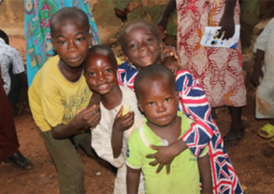 Un enfant de neuf ans dans l'Etat du Niger voit clairement comment la planification familiale pourrait profiter à sa grande famille