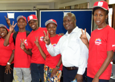 کینیا کی کلیفی کاؤنٹی میں اے وائی ایس آر ایچ چیمپئن مدد کرتا ہے TCI جنگ نوعمر حمل