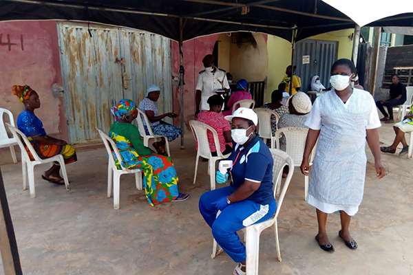 TCI Le COVID continue d'atteindre les pauvres des zones urbaines au Nigeria grâce aux informations et aux services de planification familiale