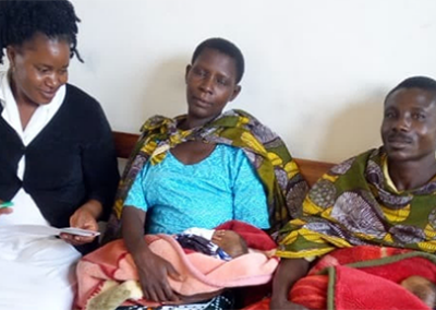 L'engagement des partenaires masculins en Tanzanie libère le potentiel des services de planification familiale post-partum