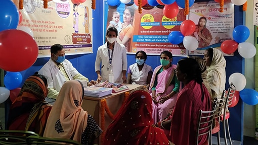Un médecin dévoué à Gaya, en Inde, transforme l'accès aux soins de santé de la communauté grâce au soutien de TCI .