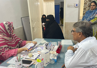 Dans leurs mots : TCIL'approche de l'OMS incite un médecin de Karachi, au Pakistan, à devenir un champion de la planification familiale