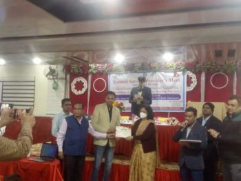 Gurdeep Birla, Divisional Urban Health Consultant, Saharanpur received certificate from Dr. Anita Joshi, Additional Director