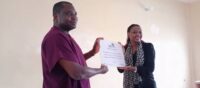 A Abomey, le Président et Maire de l'UCOZ reçoit le Diplôme de ville graduée de l'UCOZ des Mains de Mme Fatima, Representant le Directeur de TCI AOF photo 2 